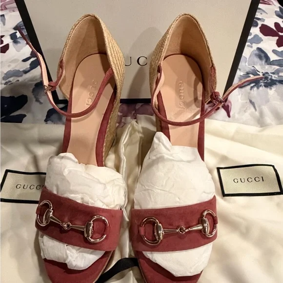 Gucci Pink Suede Espadrille Wedge Sandals with Gold Horsebit NWOT - Picture 2 of 5